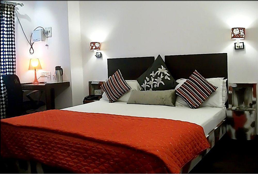 Fabhotel Prime Sarin Inn Heritage Varanasi Bagian luar foto