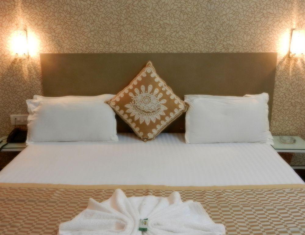 Fabhotel Prime Sarin Inn Heritage Varanasi Bagian luar foto