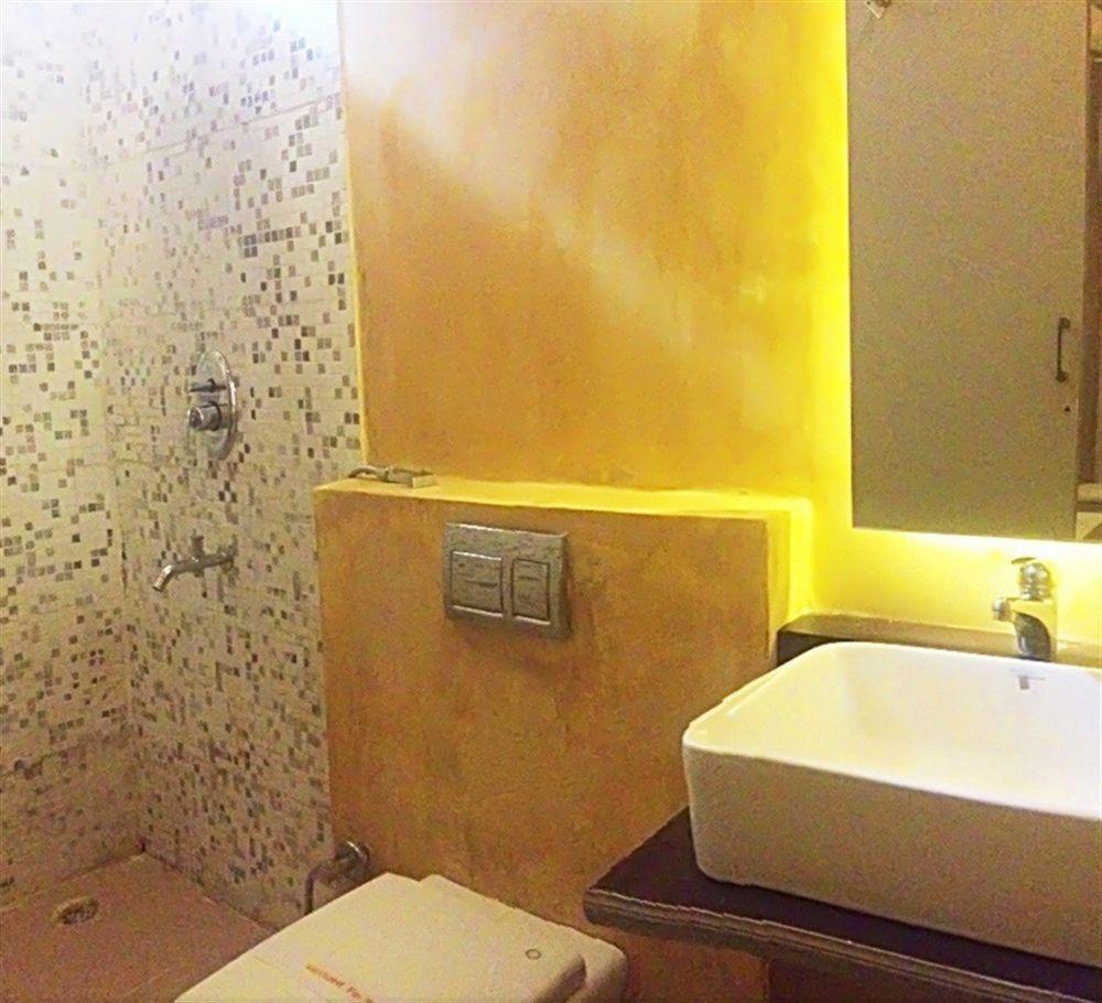 Fabhotel Prime Sarin Inn Heritage Varanasi Bagian luar foto