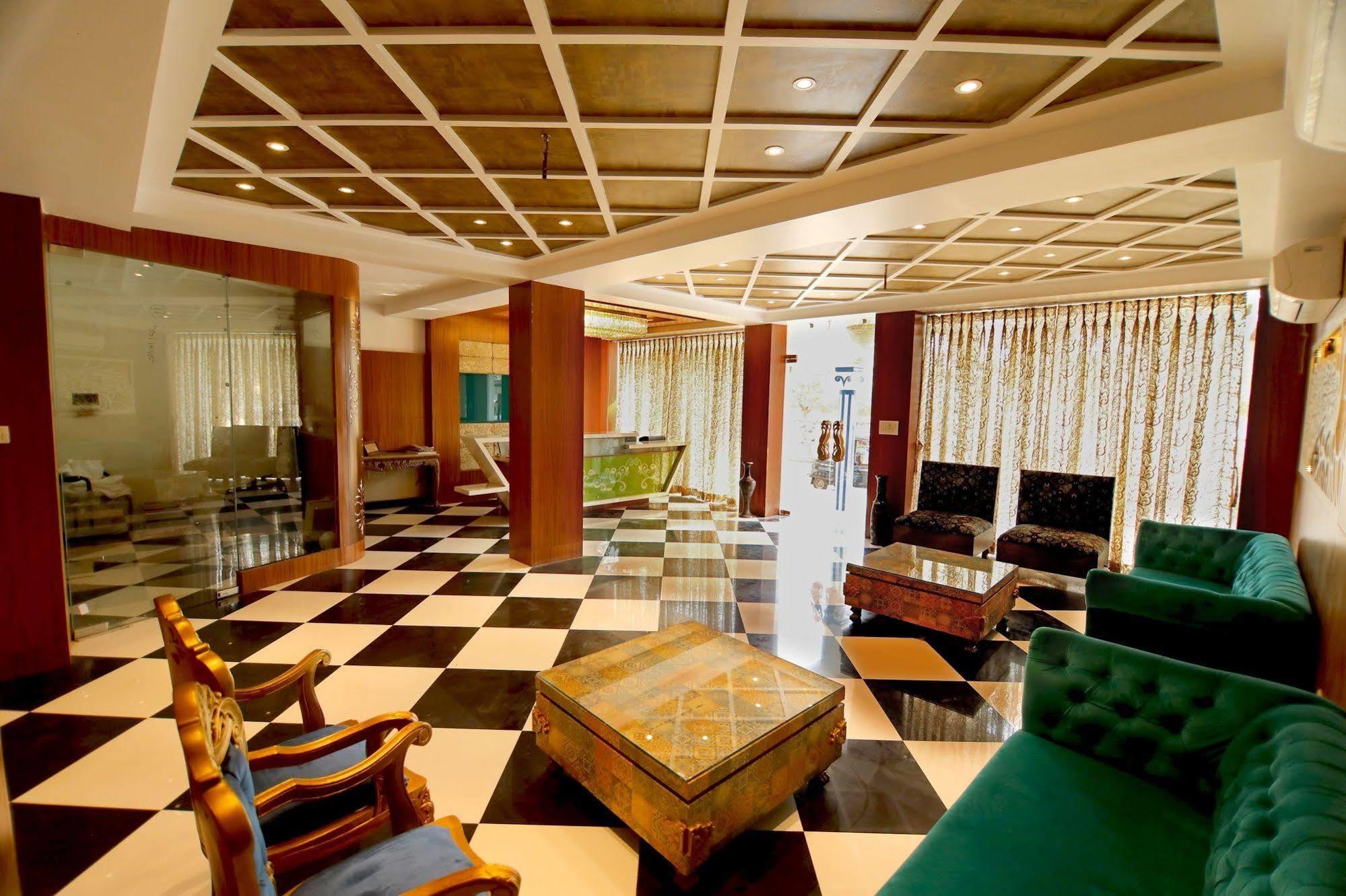 Fabhotel Prime Sarin Inn Heritage Varanasi Bagian luar foto