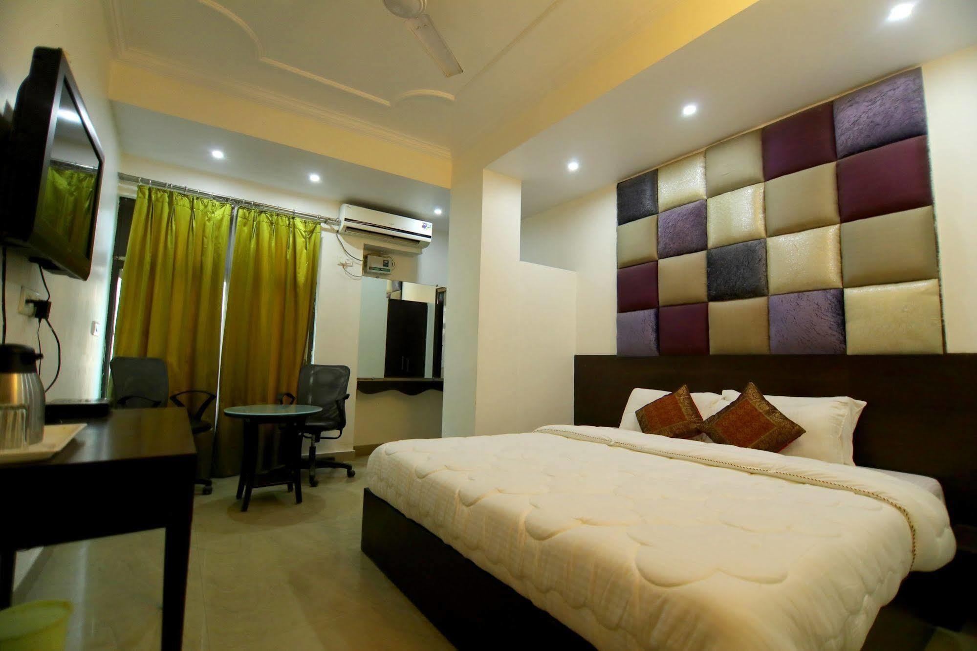 Fabhotel Prime Sarin Inn Heritage Varanasi Bagian luar foto