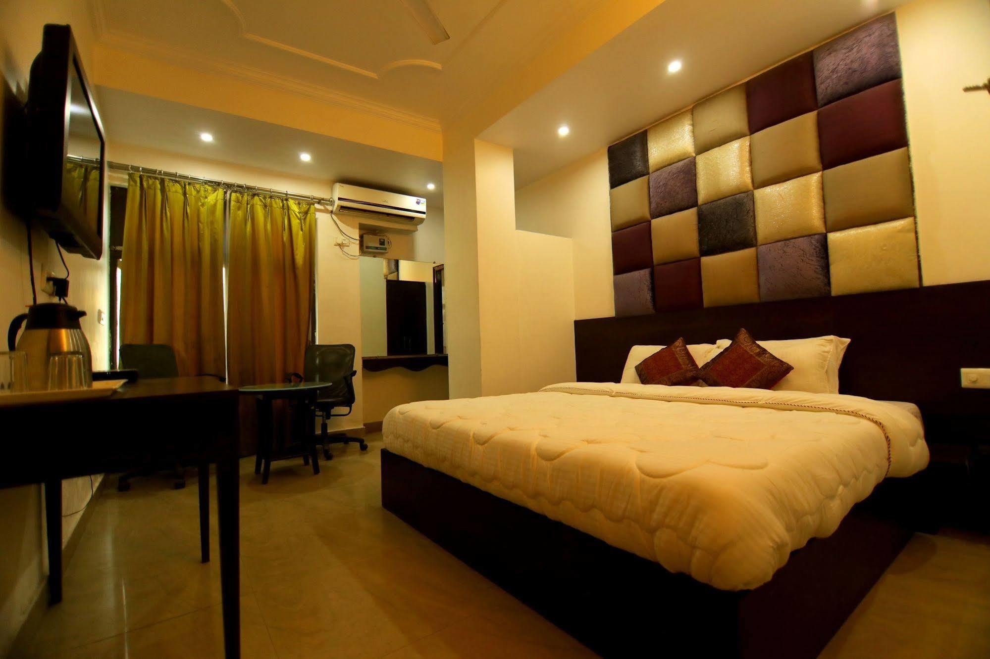 Fabhotel Prime Sarin Inn Heritage Varanasi Bagian luar foto