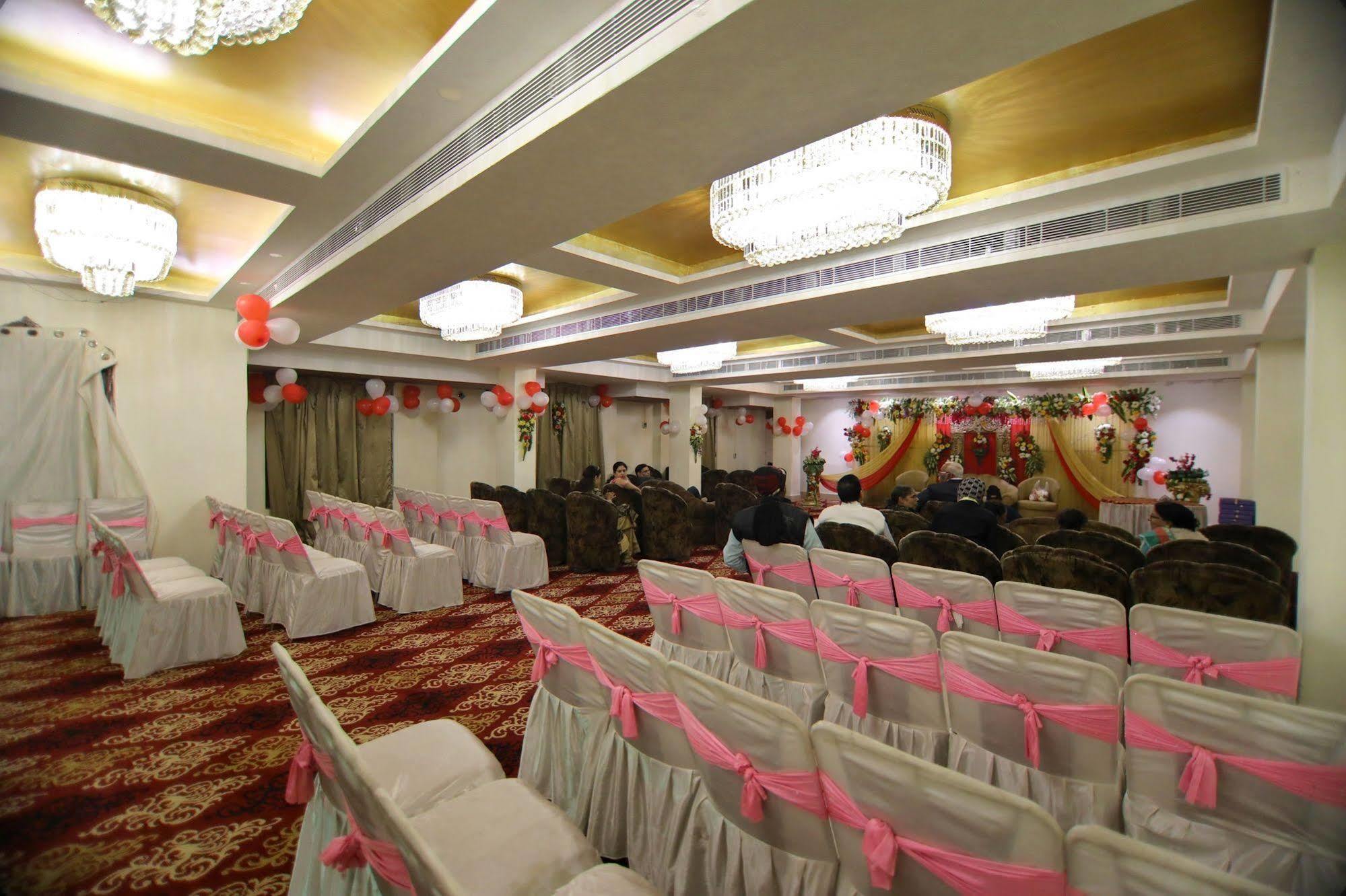 Fabhotel Prime Sarin Inn Heritage Varanasi Bagian luar foto