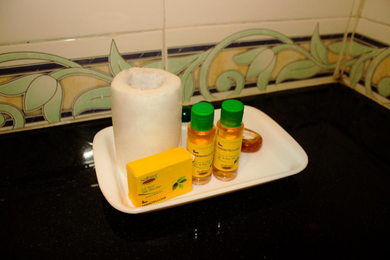 Fabhotel Prime Sarin Inn Heritage Varanasi Bagian luar foto